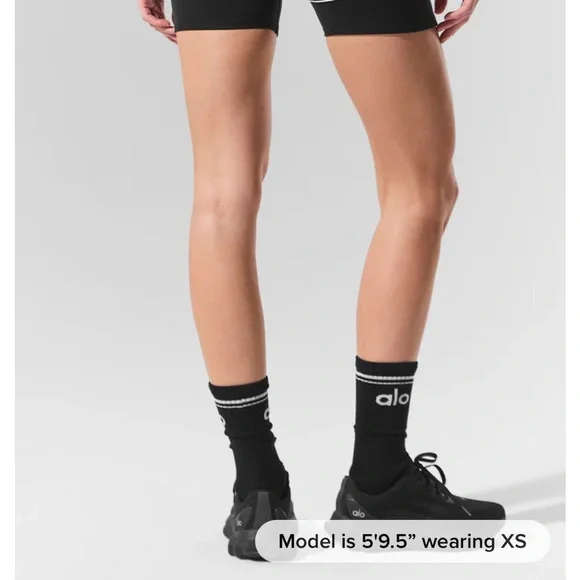 ALO 4” Airbrush High-Waist Heart Throb Short - S - Picture 2 of 6